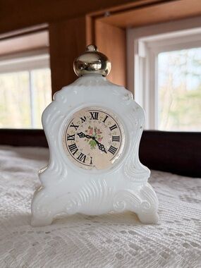 White Vintage-Style Decorative Mantel Clock - Brand